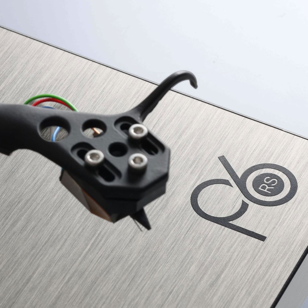 Rega: Planar 6 RS Turntable w/ ND9 Cartridge - Aluminum
